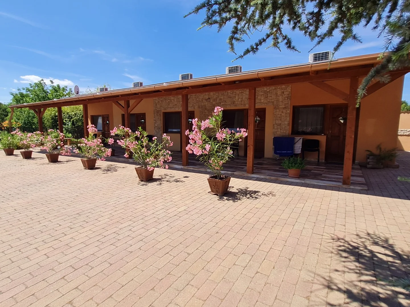 Családi ház eladó, fix hozamú bevétellel Balaton közelében! Kivételes, exkluzív ajánlat Polgárdiban! - Kép 4