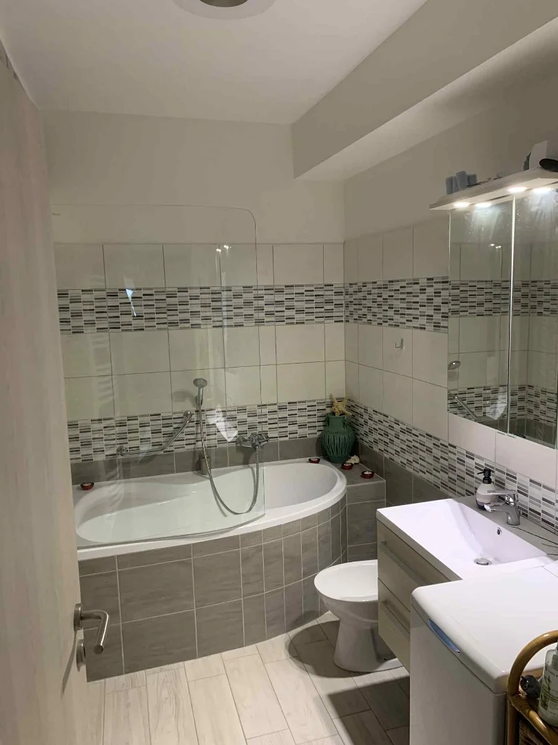 NÍVÓS AMERIKAI KONYHÁS FÖLDSZINTI LAKÁS SAJÁT UDVARRAL. - Kép 13