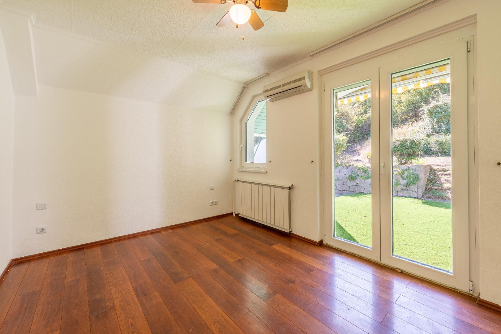 Panorámás Luxus Ikerház Remetekertváros Szívében! - Kép 10