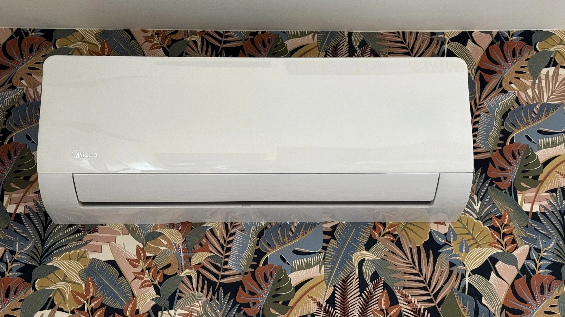 Nyíregyházán a Báthory lakóparkban, csendes aszfaltozott utcában, exkluzív prémium minőségű, magas műszaki tartalommal rendelkező 142 nm-es, 3 szoba-amerikai konyha-nappalis, családi ikerház, 500 nm-es parkosított udvarral eladó. - Kép 7