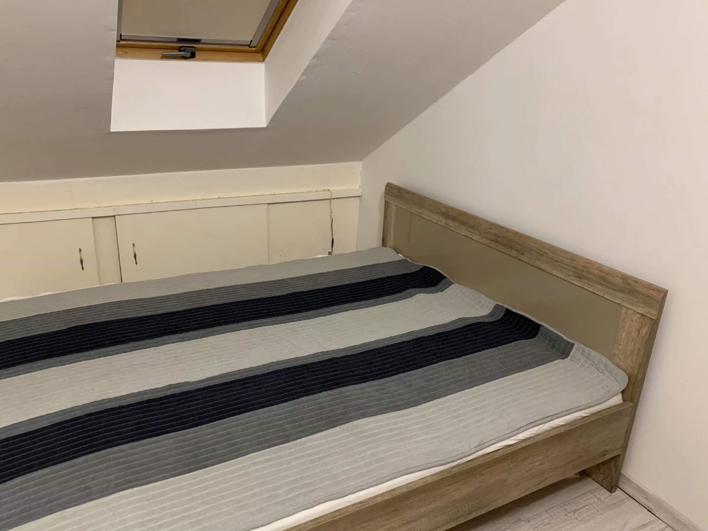 Eladó egy 55 m²-es, kétszintes, galériás lakás Pécs belvárosában – garázsbeállóval! - Kép 8