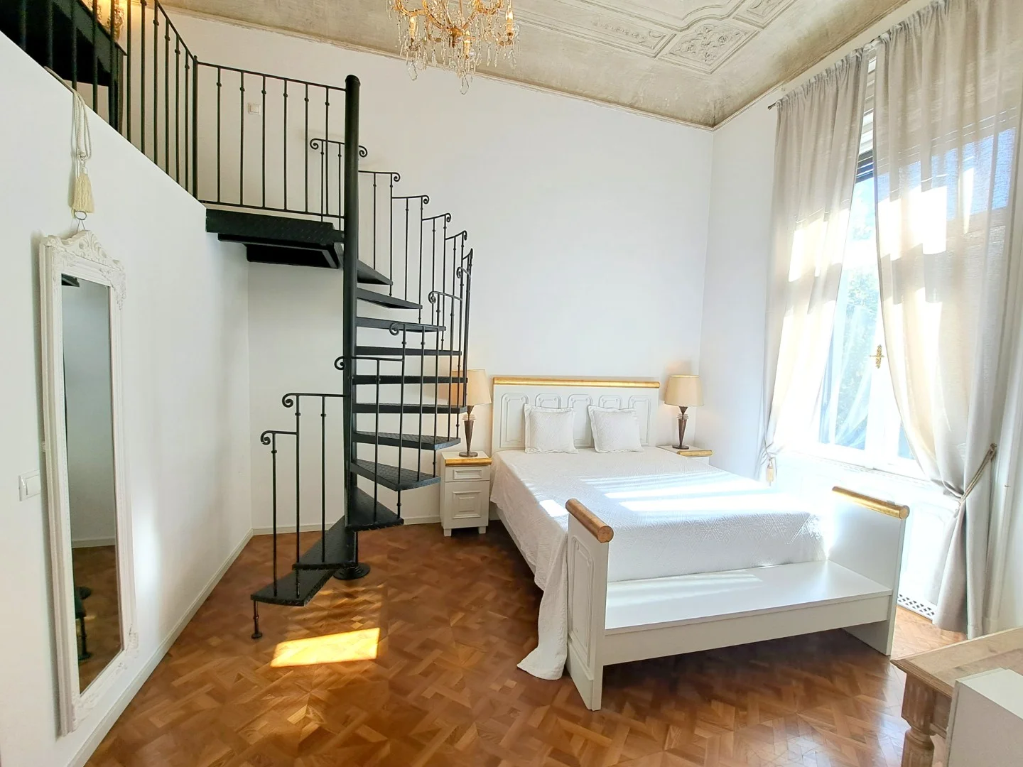 Kiadó luxuslakás a Palotanegyedben! - Kép 7