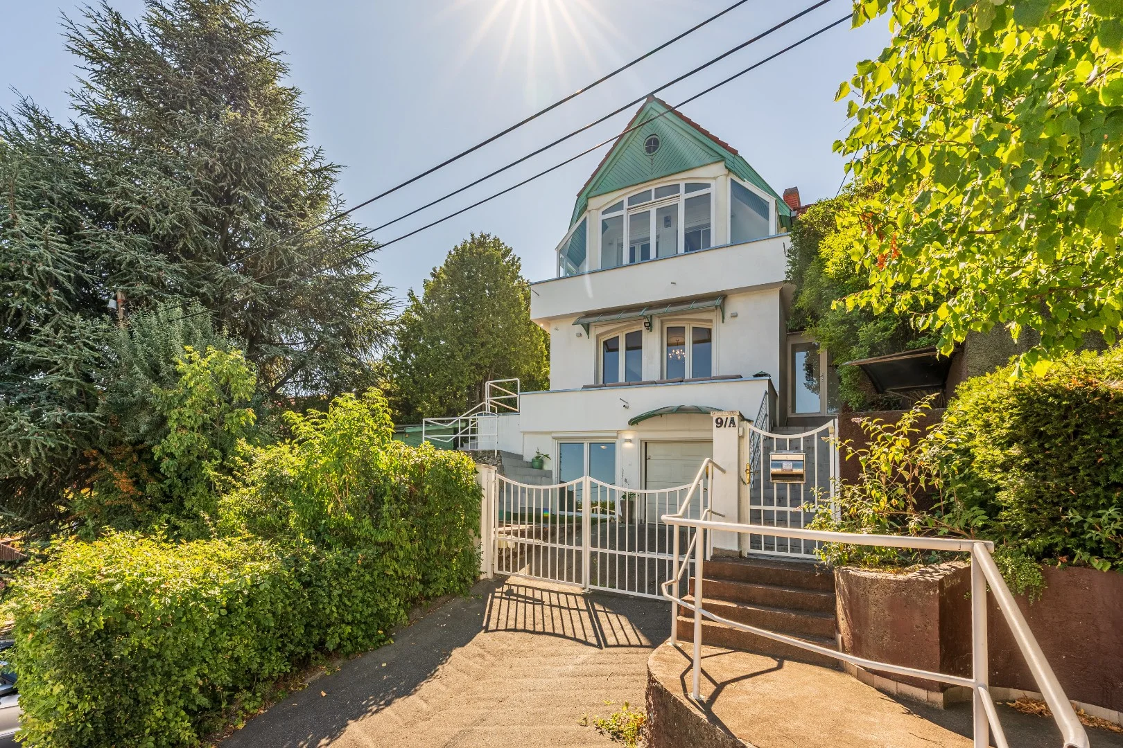 Panorámás Luxus Ikerház Remetekertváros Szívében!