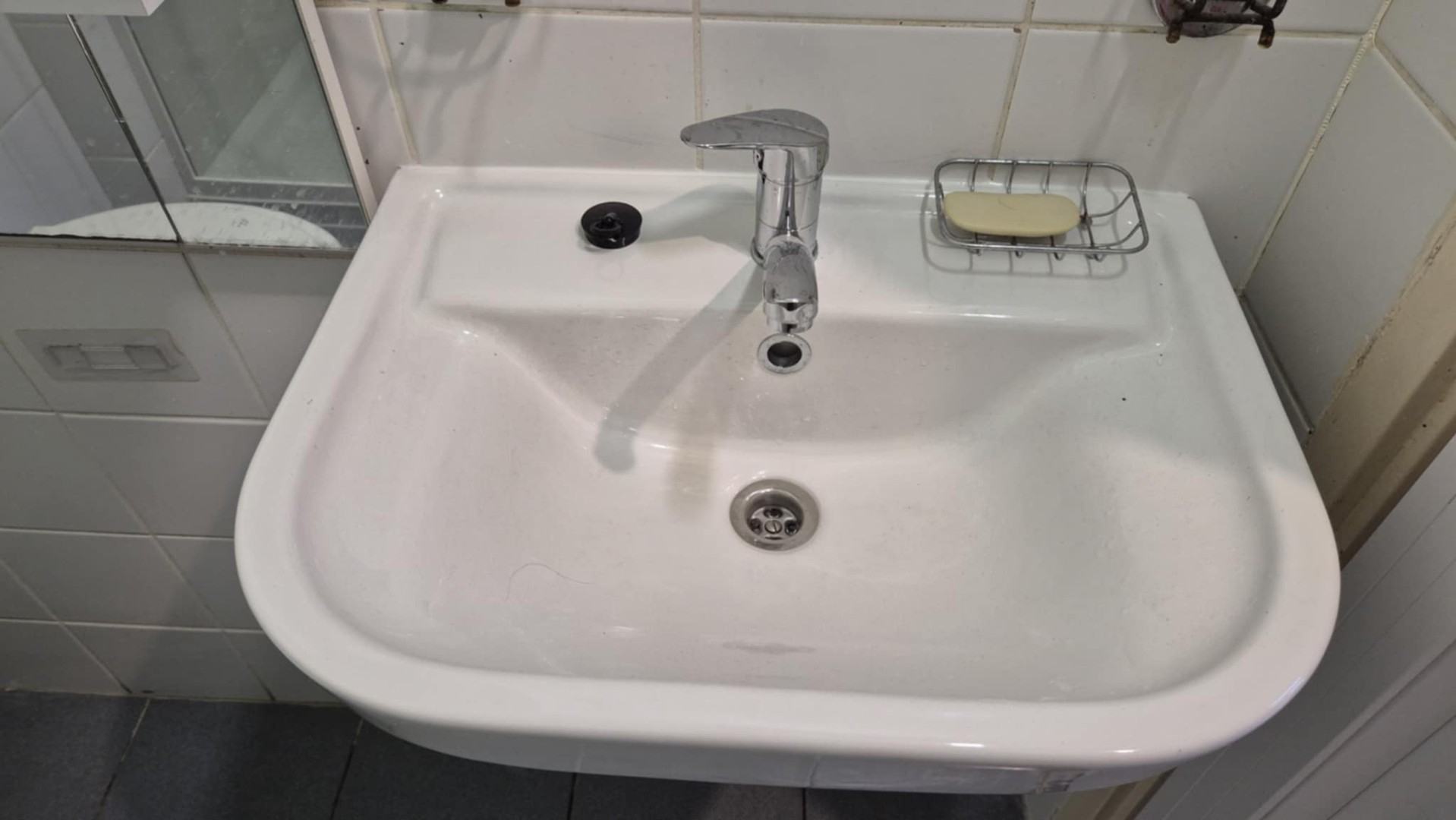 Beköltözhető emeleti felújítandó kis lakás eladó a 8. kerületben - Kép 13