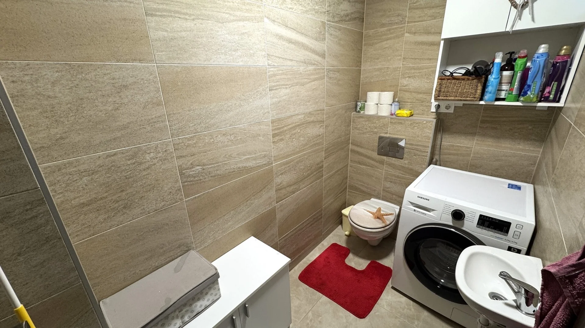 Nyíregyházán a Báthory lakóparkban, csendes aszfaltozott utcában, exkluzív prémium minőségű, magas műszaki tartalommal rendelkező 142 nm-es, 3 szoba-amerikai konyha-nappalis, családi ikerház, 500 nm-es parkosított udvarral eladó. - Kép 16