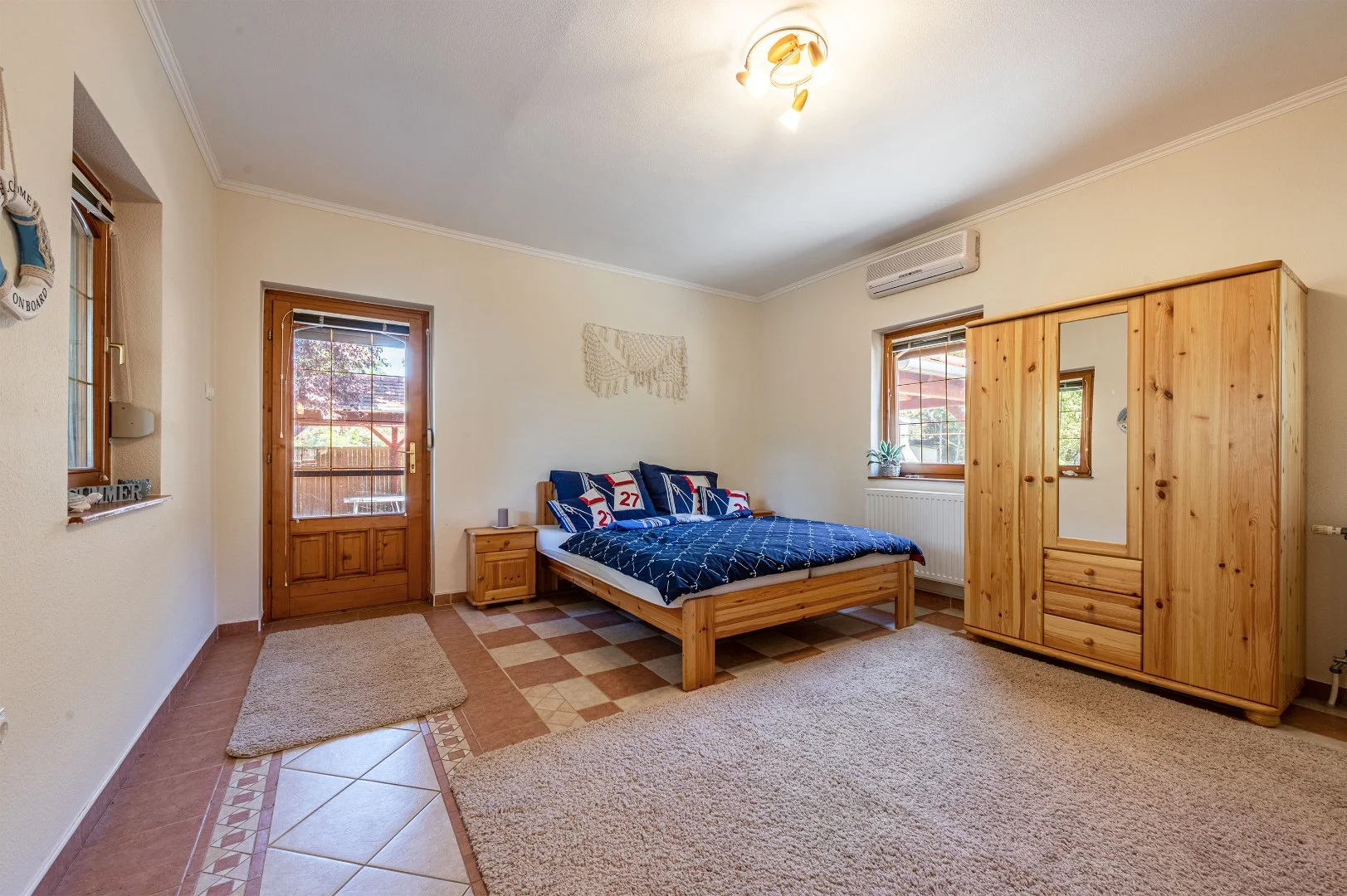 Balatonszárszón, mindössze 250 méterre a vízparttól és a közkedvelt szabad strandtól, eladó egy 2 éve felújított, azonnal költözhető kétszintes nyaraló! - Kép 11