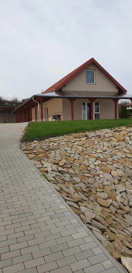 Kiadó tégla lakás Alsópáhokon - Kép 15