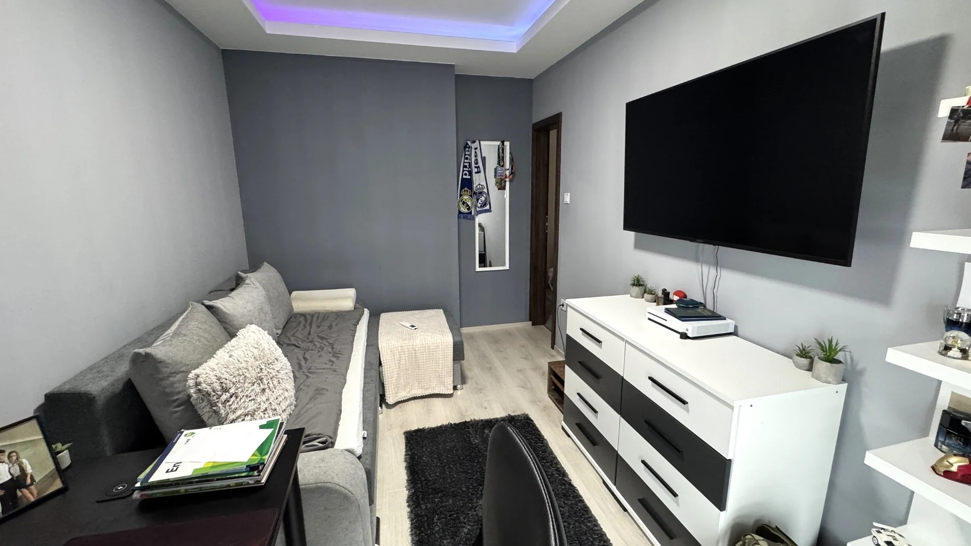 Nyíregyházán a Báthory lakóparkban, csendes aszfaltozott utcában, exkluzív prémium minőségű, magas műszaki tartalommal rendelkező 142 nm-es, 3 szoba-amerikai konyha-nappalis, családi ikerház, 500 nm-es parkosított udvarral eladó. - Kép 11