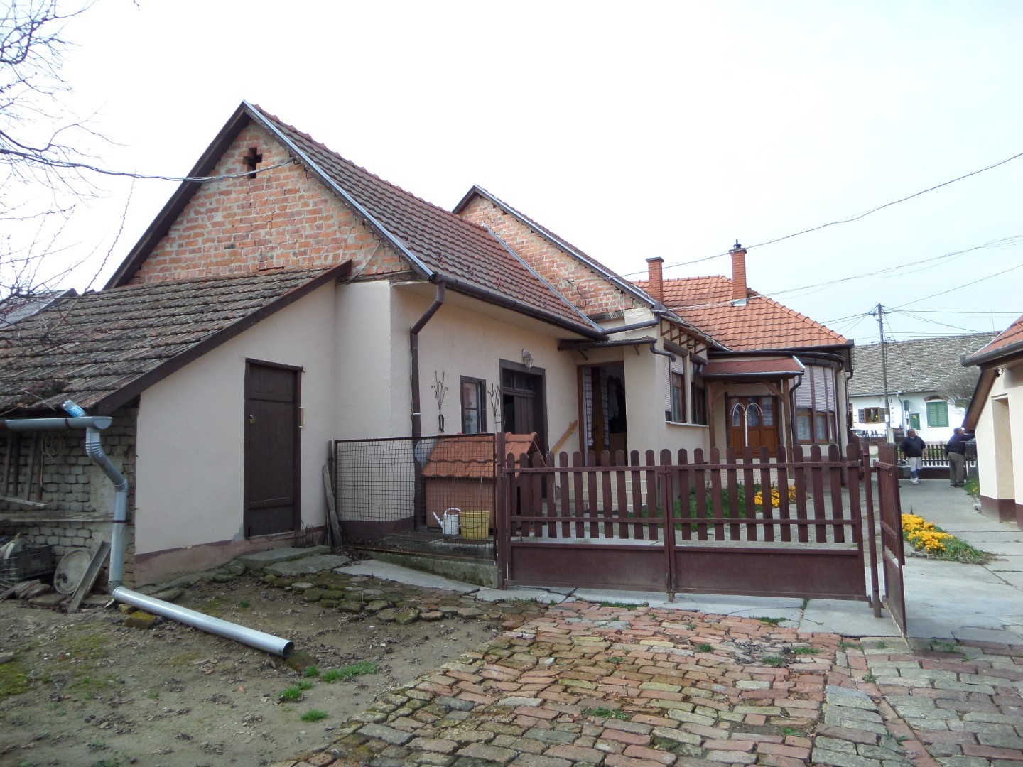 Villány központjában sok lehetőséget magában foglaló családi ház eladó - Kép 3