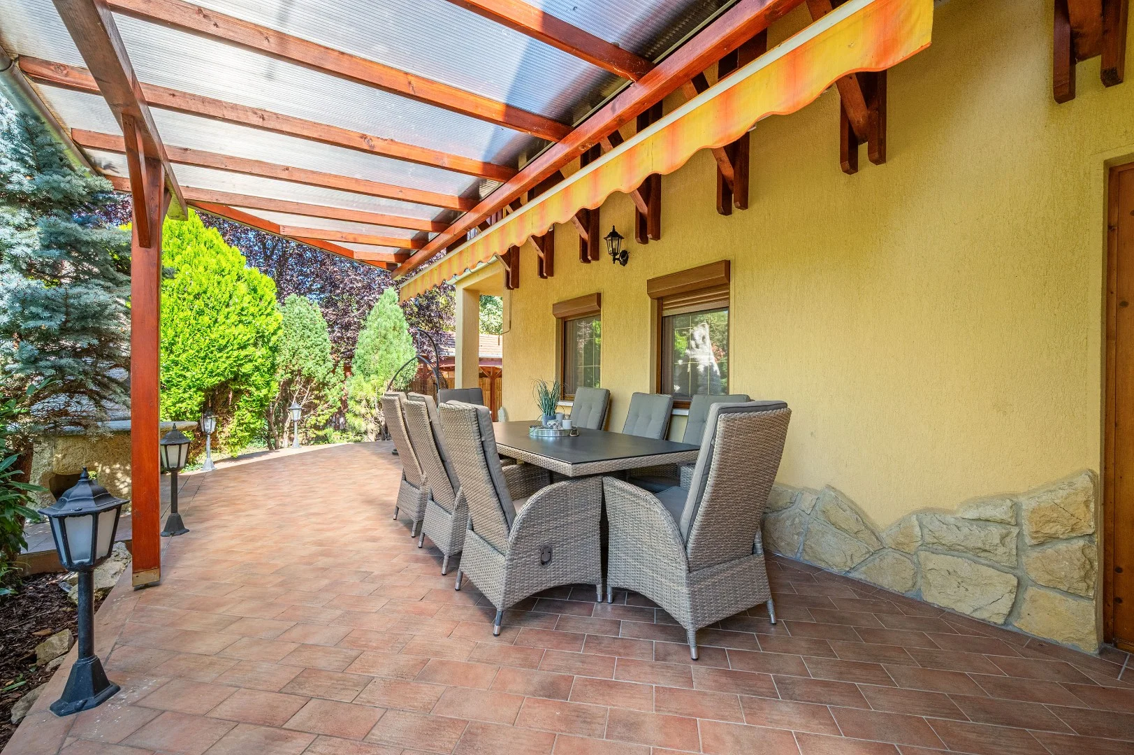 Balatonszárszón, mindössze 250 méterre a vízparttól és a közkedvelt szabad strandtól, eladó egy 2 éve felújított, azonnal költözhető kétszintes nyaraló! - Kép 14