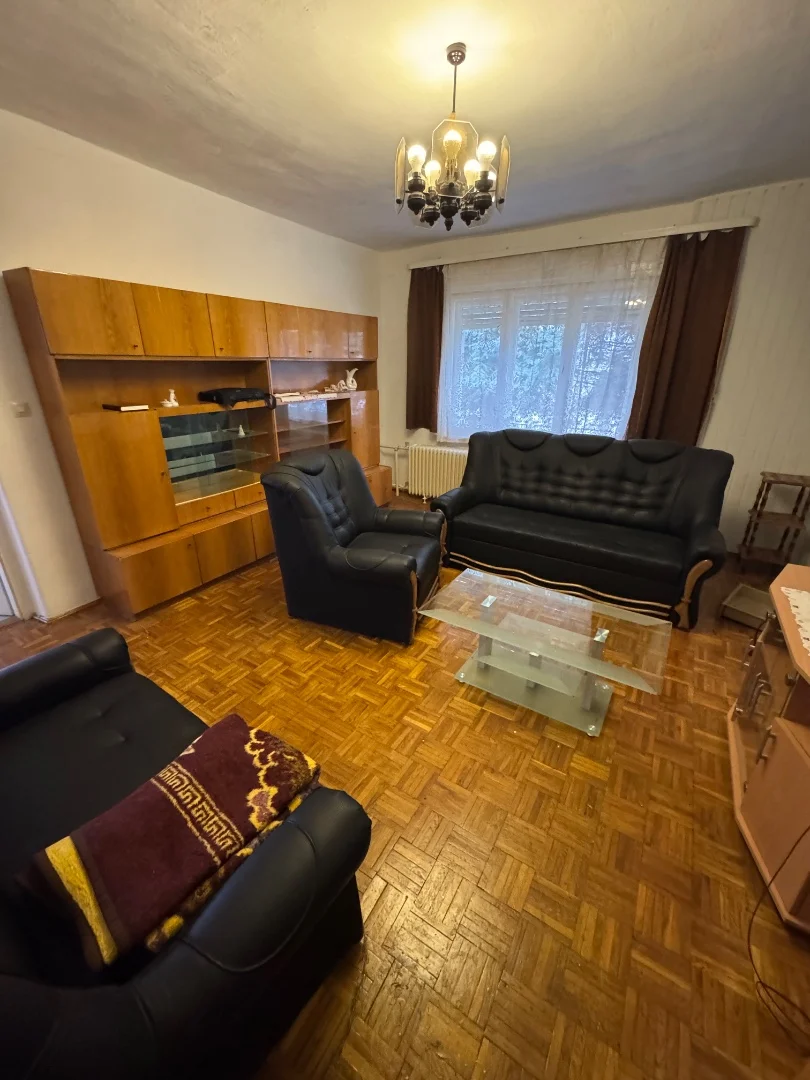 Pécstől 10 km-re családi ház nagy területtel eladó