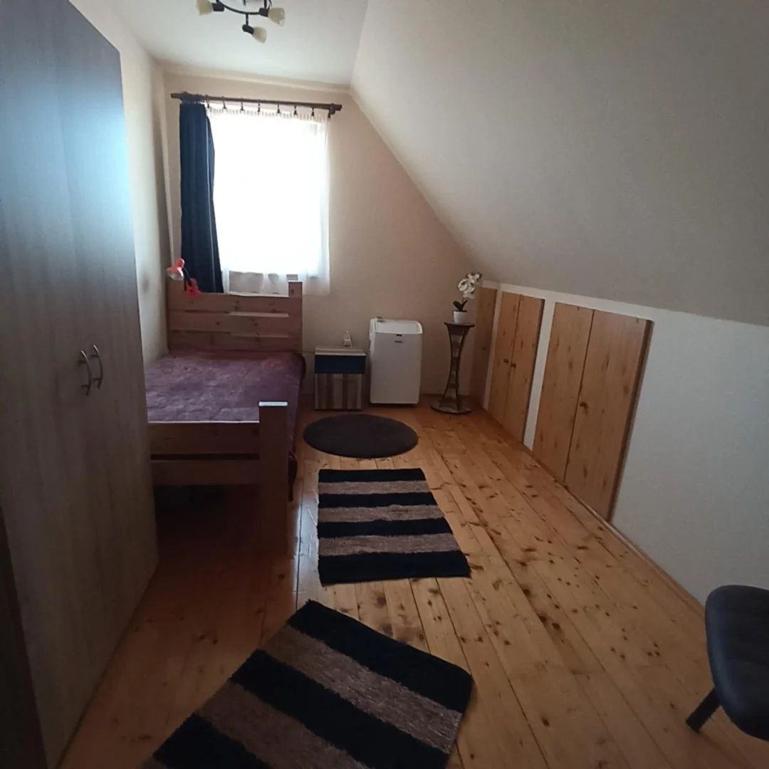 Eladó családi ház Győrságon - Kép 10