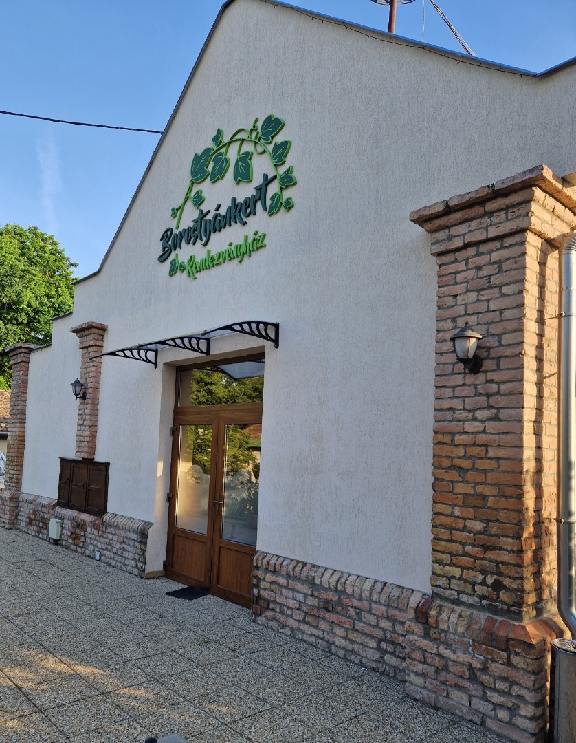 Eladó hotel, szálloda iroda / üzlet / kereskedelmi / szolgáltató Derekegyházon - Kép 10