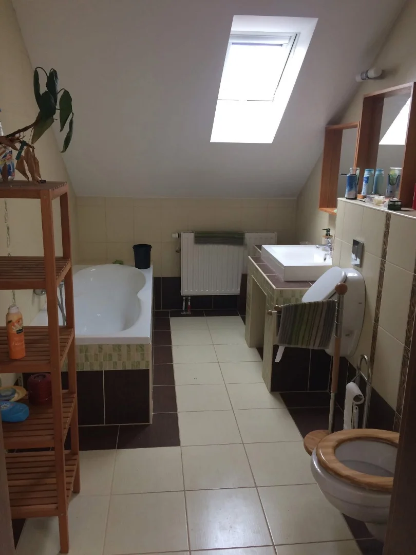 Eladó családi ház Tatabányán - Kép 9