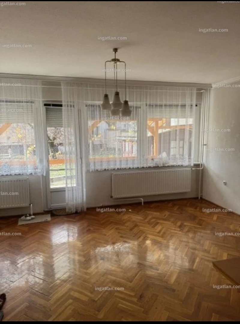 Eladó családi ház Kiskunhalason - Kép 8