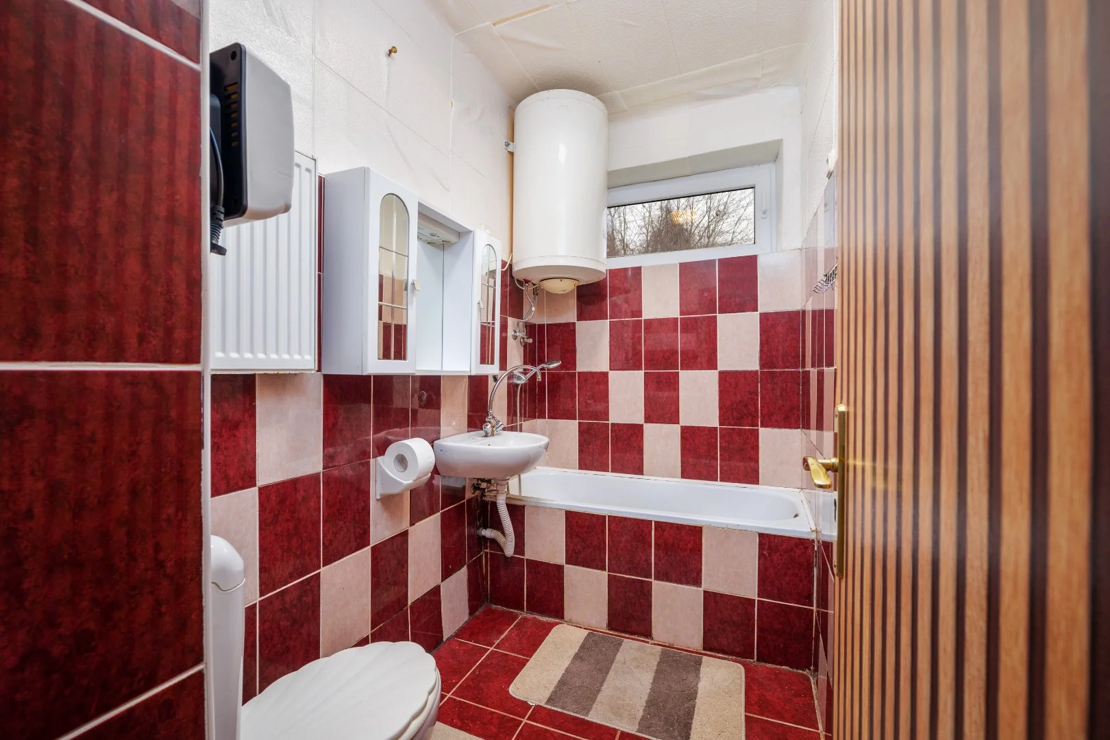 Eladó családi ház Sárisápon - Kép 9