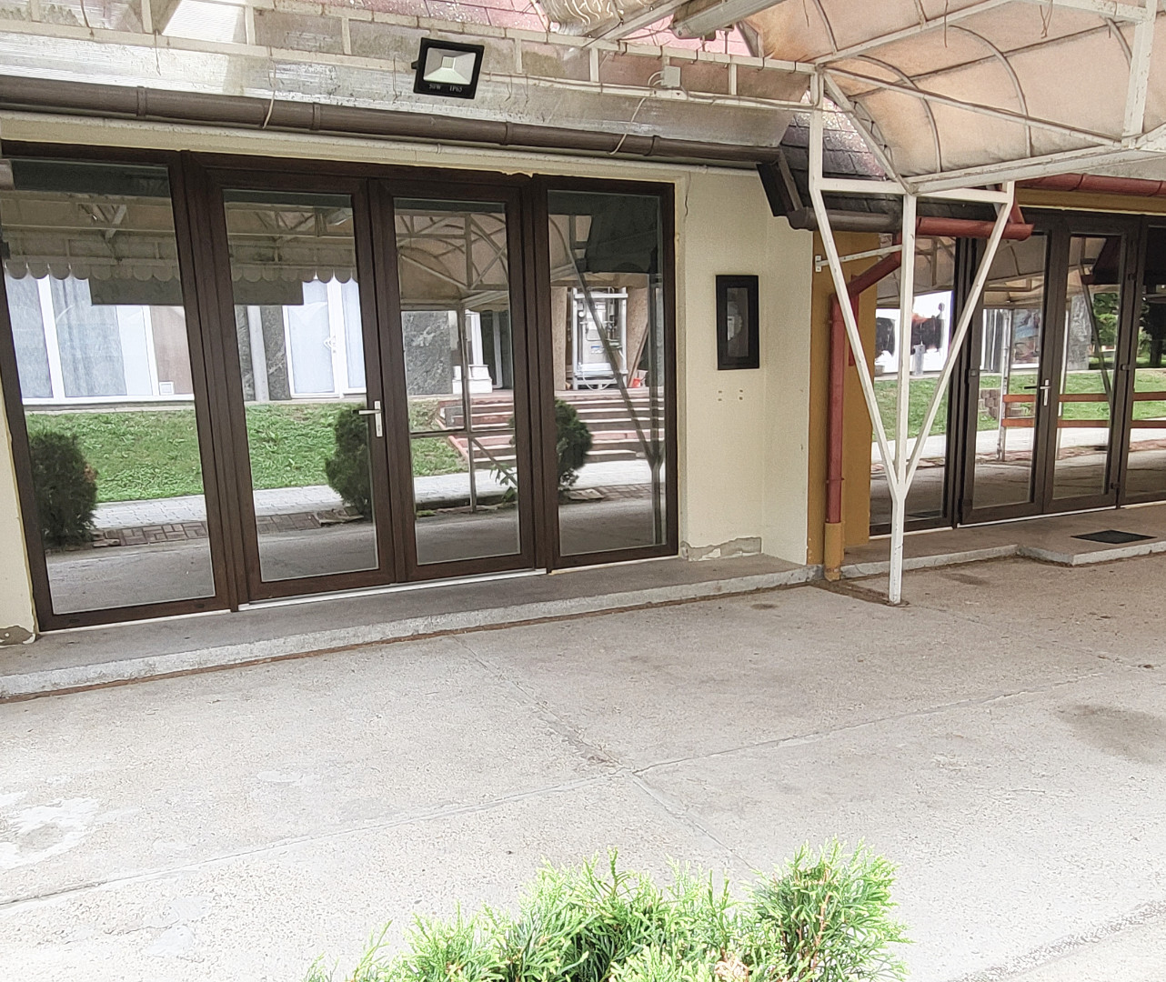 Eladó üzlet iroda / üzlet / kereskedelmi / szolgáltató Zalakaroson - Kép 2