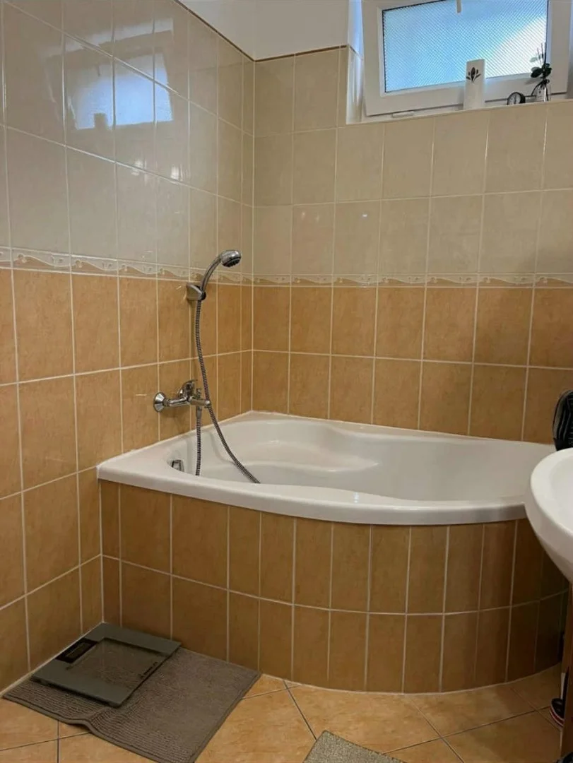 Eladó tégla lakás Keszthelyen - Kép 9