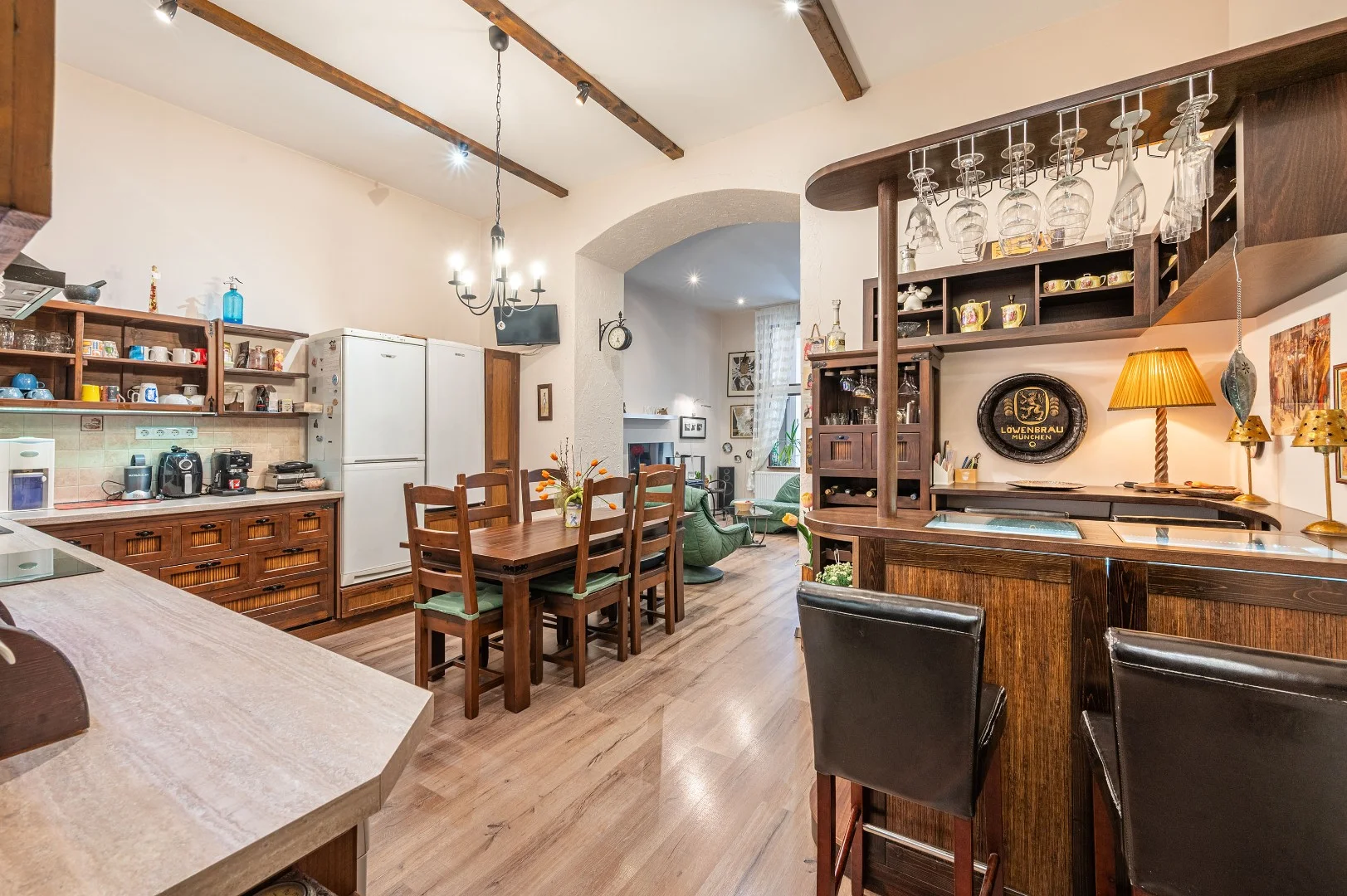 Eladó tégla lakás Budapest 06. ker.en - Kép 2