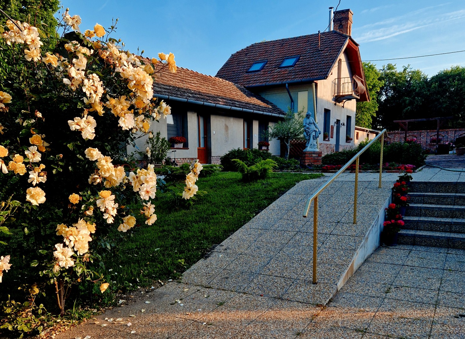 Eladó hotel, szálloda iroda / üzlet / kereskedelmi / szolgáltató Derekegyházon - Kép 5