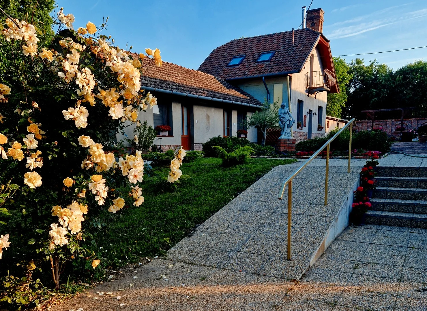 Eladó hotel, szálloda iroda / üzlet / kereskedelmi / szolgáltató Derekegyházon - Kép 5