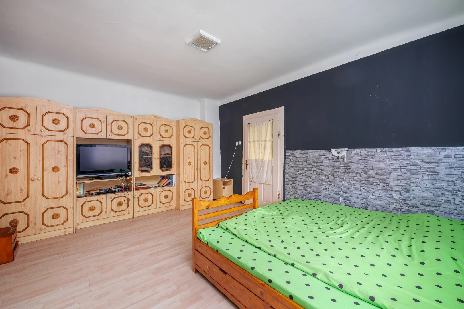 Eladó családi ház Sárisápon - Kép 4