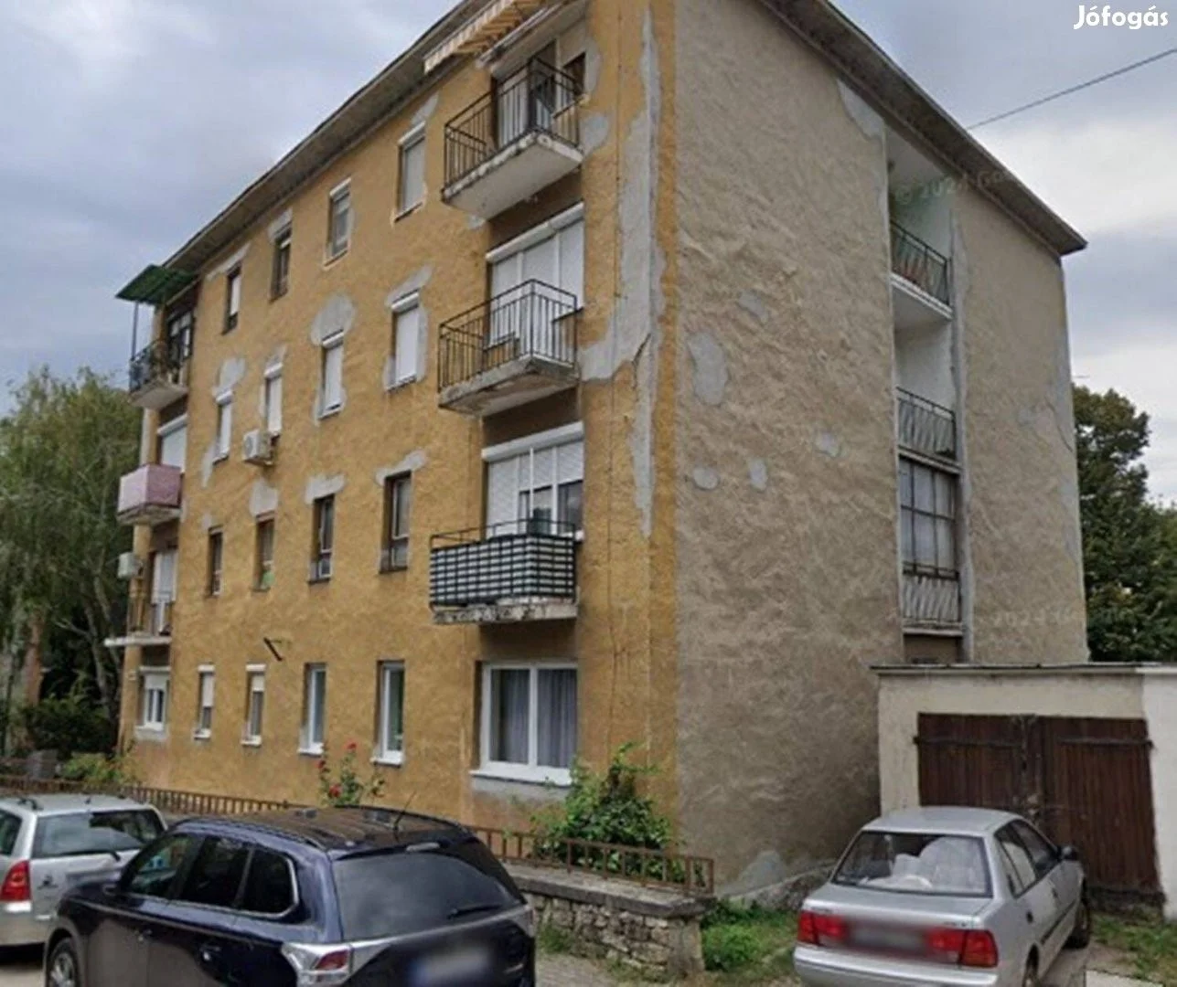 Eladó tégla lakás Esztergomban