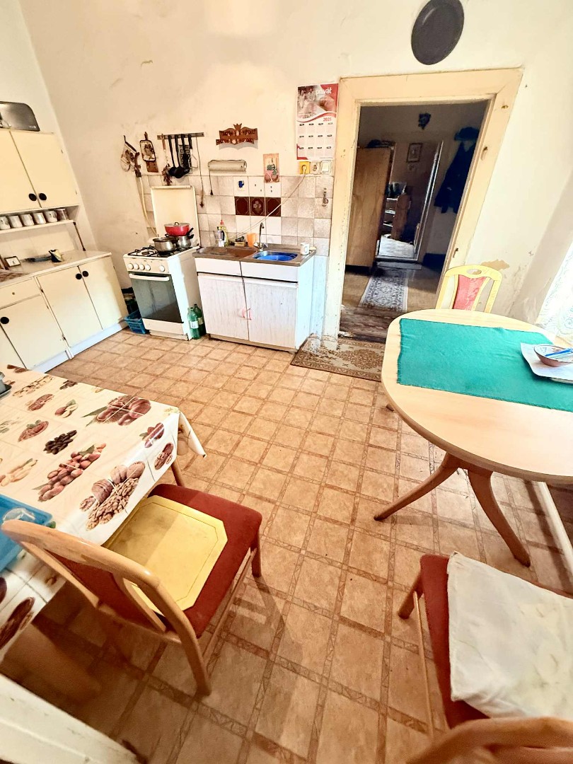 Eladó családi ház Kistokajon - Kép 9