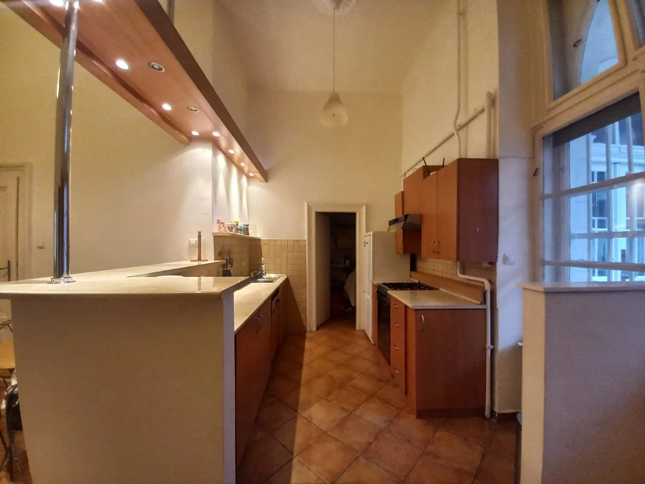 Eladó tégla lakás Budapest 06. ker.en - Kép 2