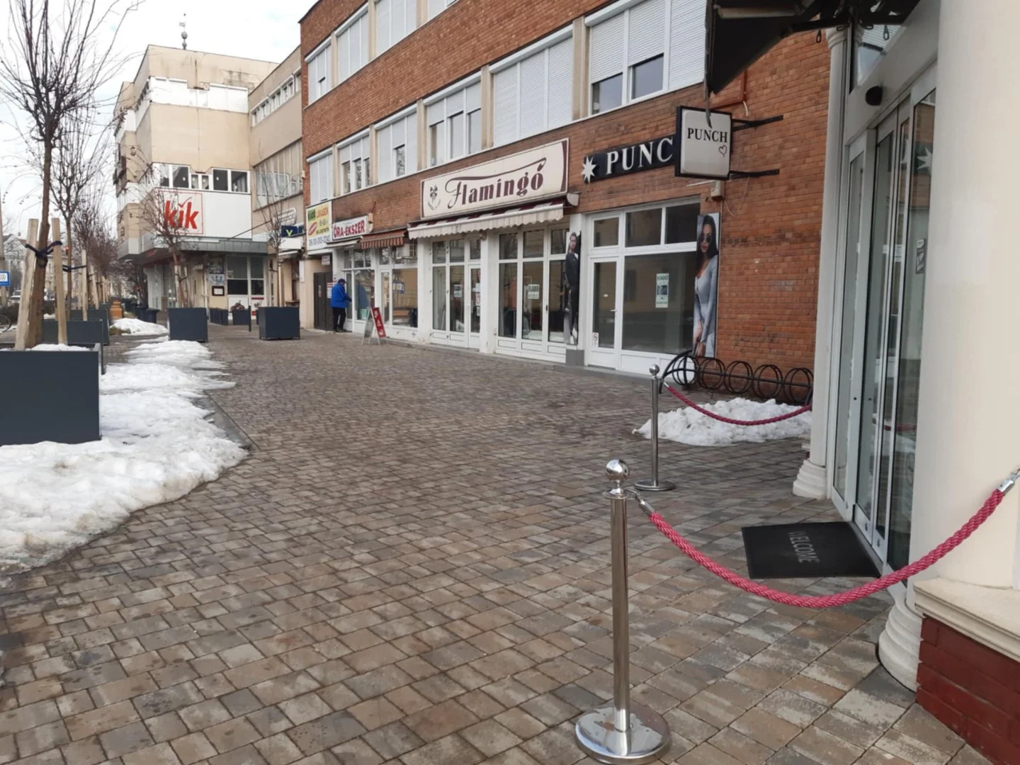 Eladó üzlet iroda / üzlet / kereskedelmi / szolgáltató Berettyóújfalun