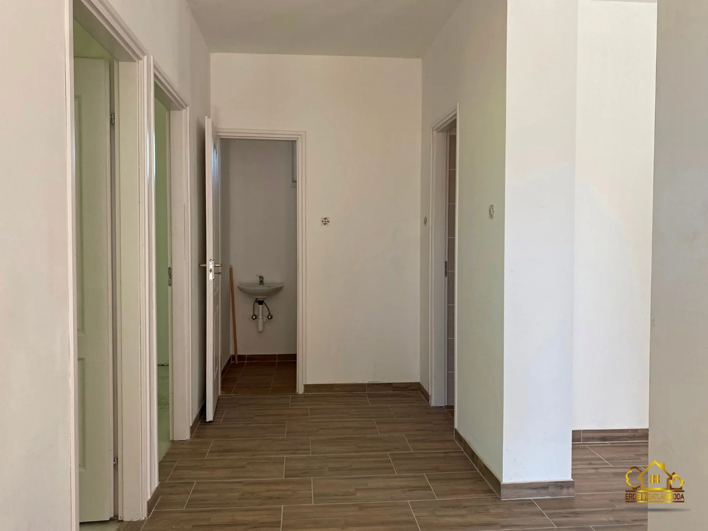 Eladó családi ház Szigetcsépen - Kép 8