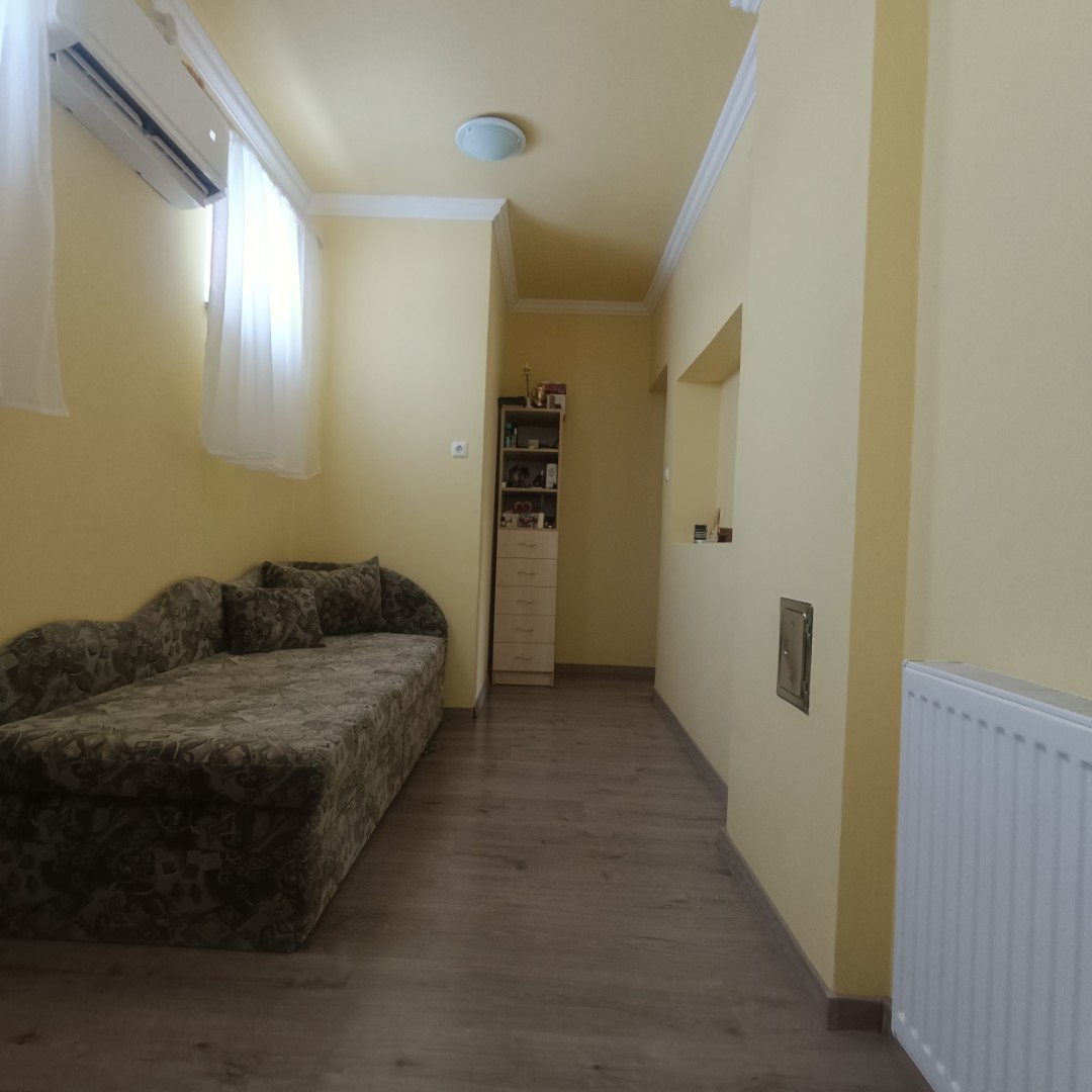 Eladó családi ház Tiszacsegen - Kép 14