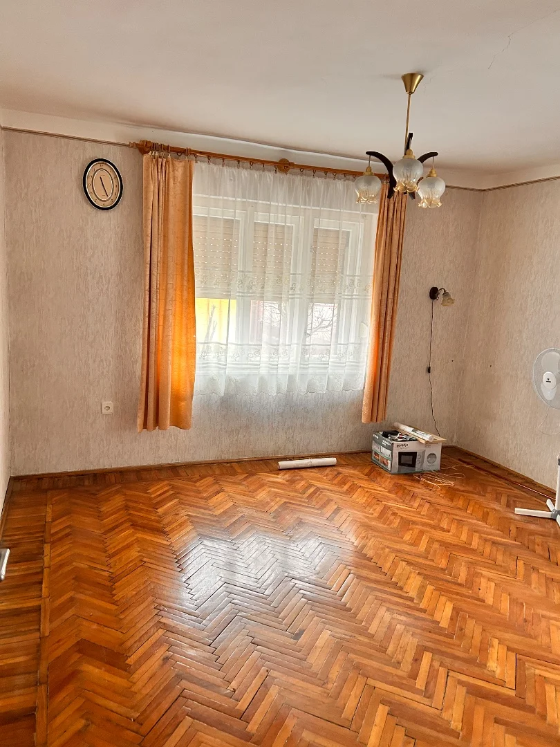 Eladó családi ház Szolnokon - Kép 5
