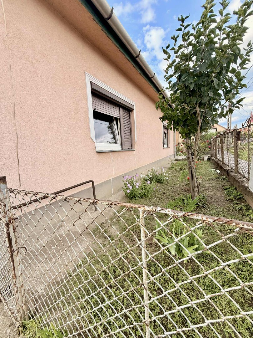 Eladó családi ház Kistokajon - Kép 2