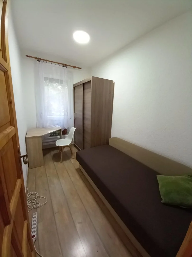 Kiadó panel lakás Pécsen - Kép 11