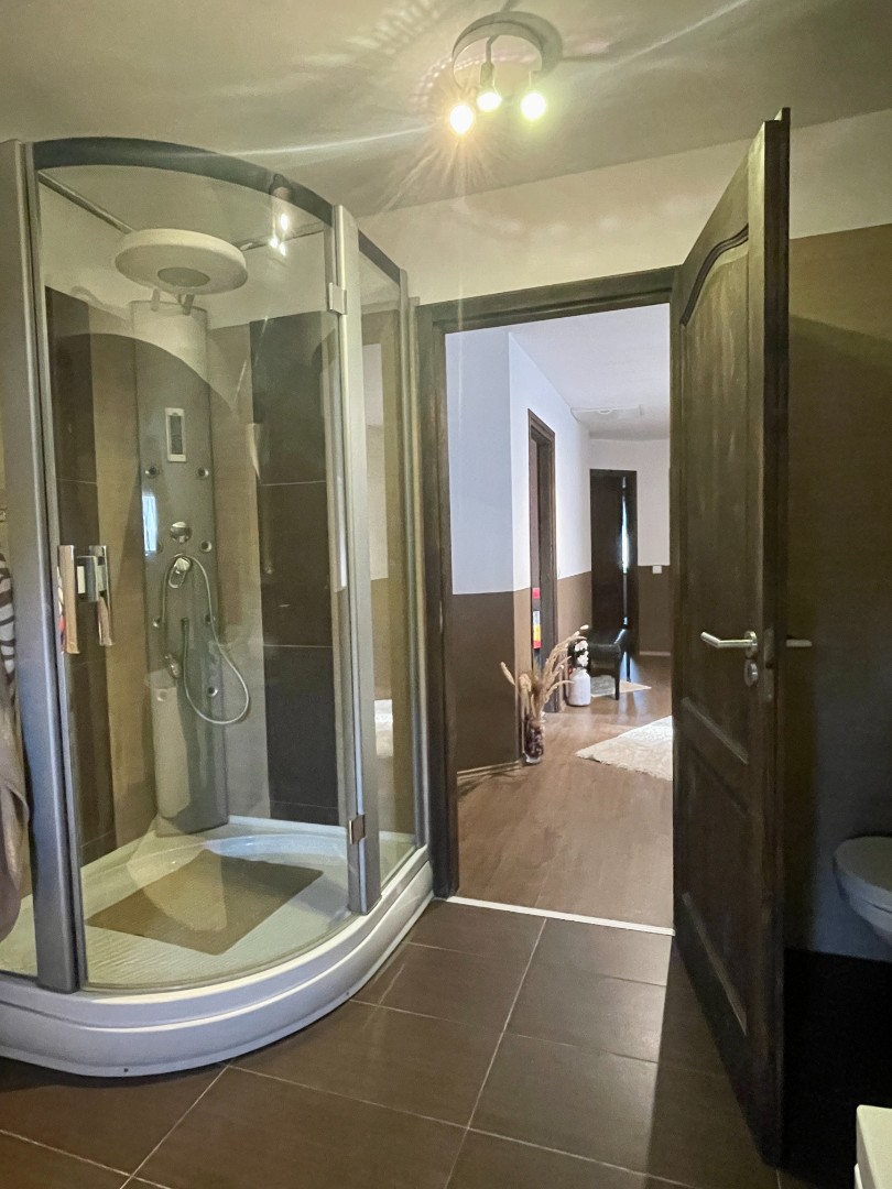 Eladó családi ház Oroszlányon - Kép 13