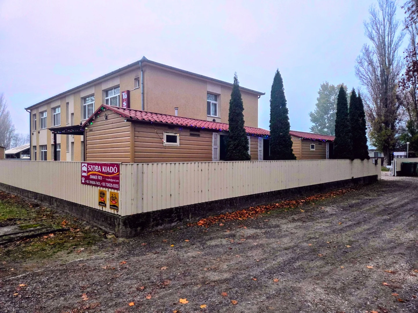 Eladó hotel, szálloda iroda / üzlet / kereskedelmi / szolgáltató Dunapatajon