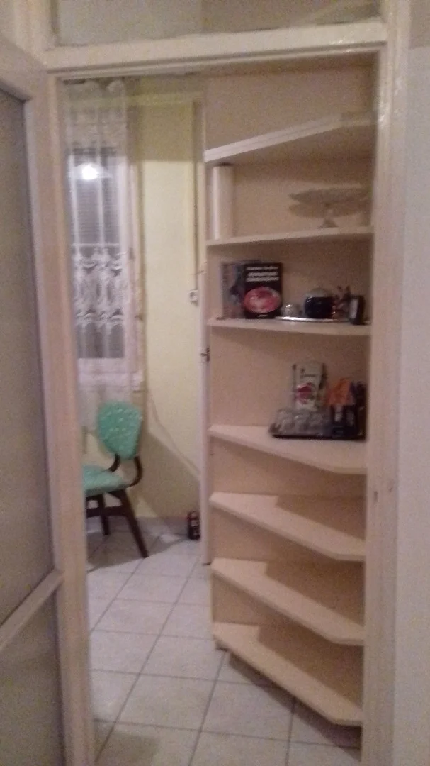 Eladó panel lakás Egerben - Kép 2
