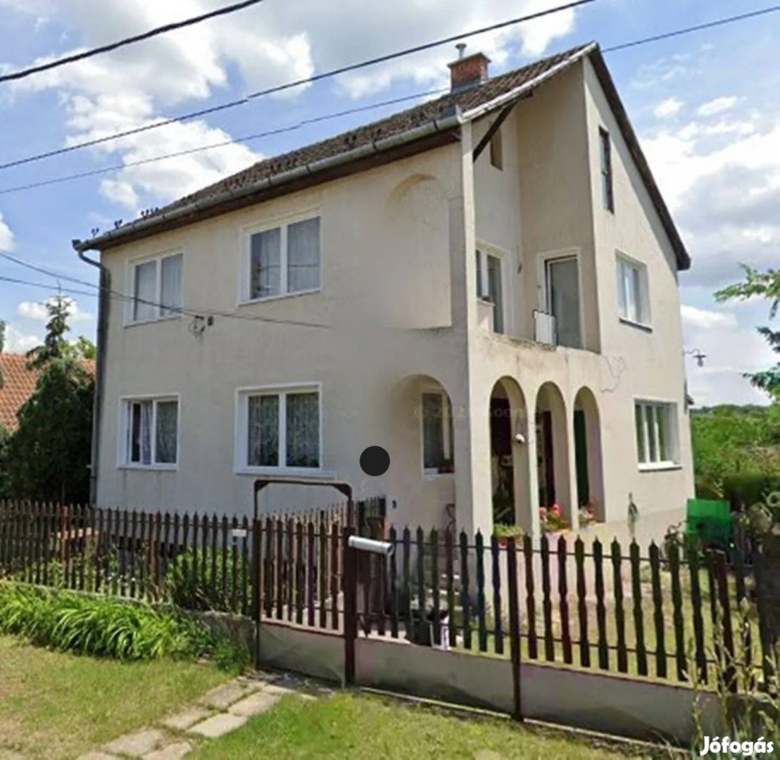 Eladó családi ház Fóton