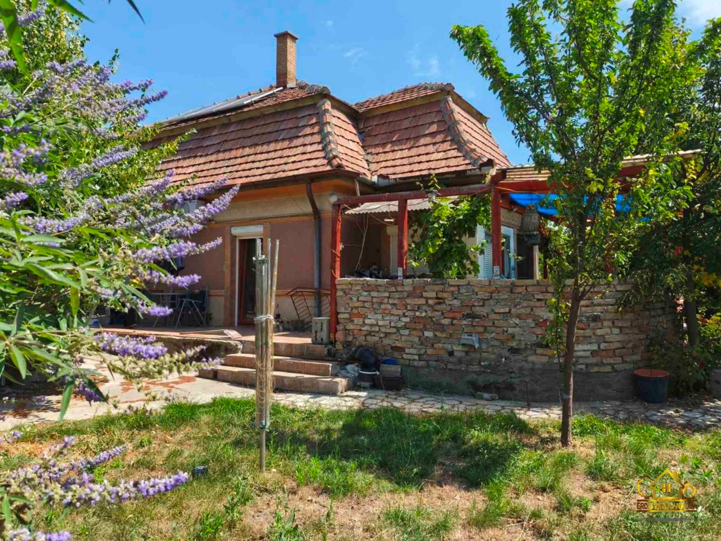 Eladó családi ház Kiskunlacházan