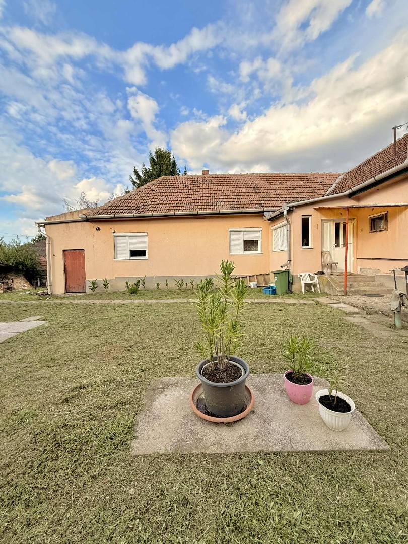 Eladó családi ház Kistokajon