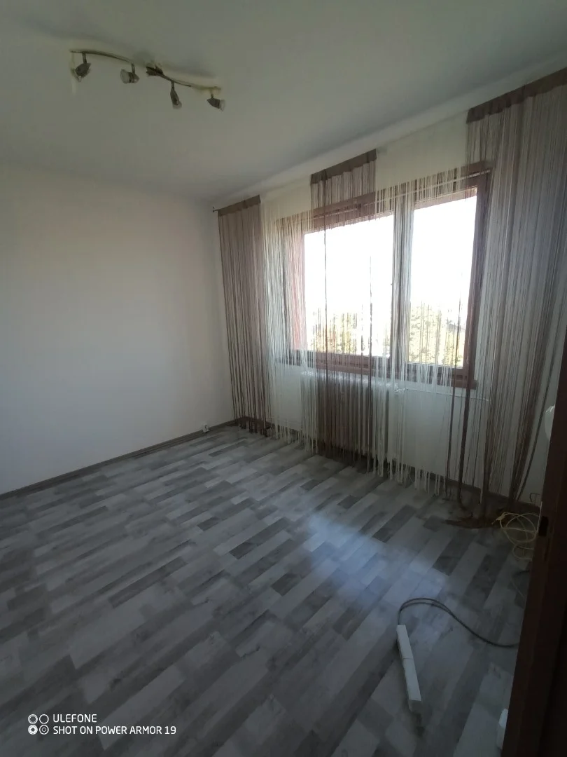 Eladó panel lakás Dunaújvárosban - Kép 2