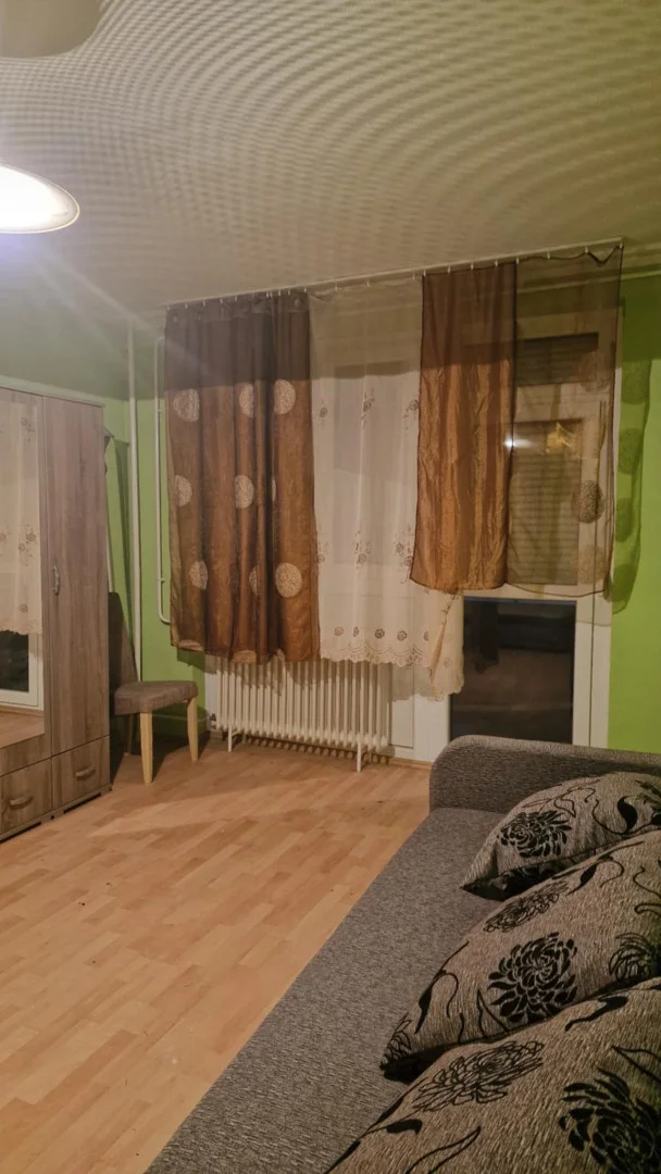 Eladó panel lakás Dunaújvárosban - Kép 3