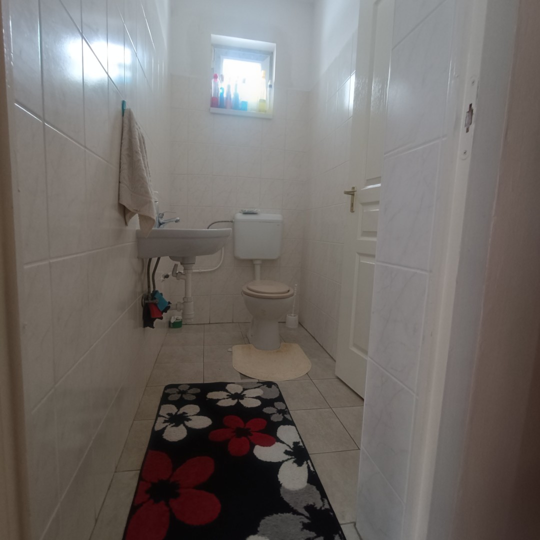 Eladó családi ház Tiszacsegen - Kép 11