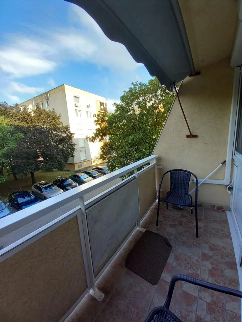 Kiadó panel lakás Pécsen - Kép 4