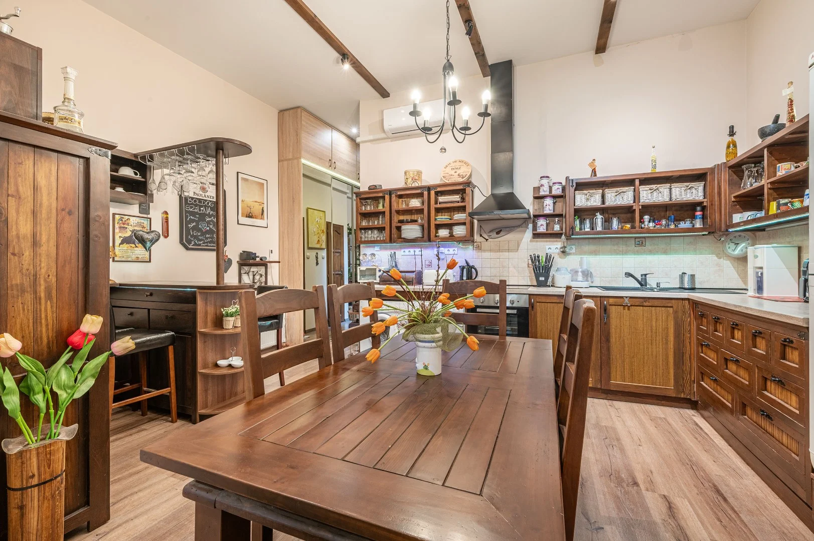 Eladó tégla lakás Budapest 06. ker.en - Kép 3