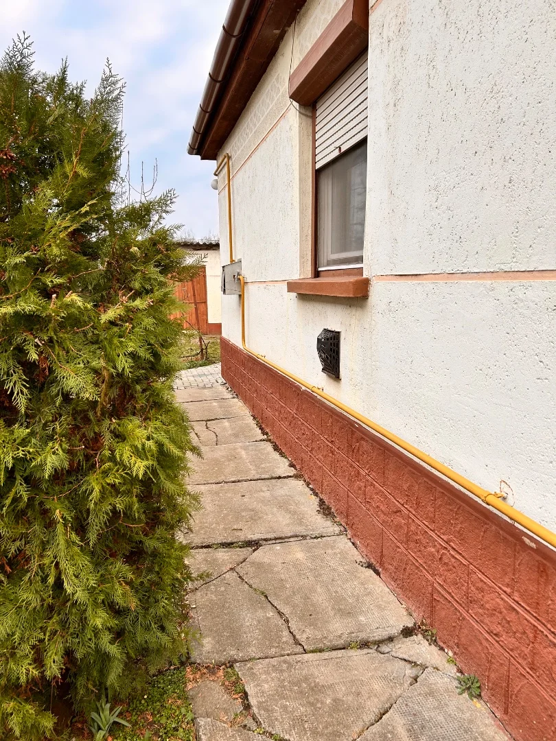 Eladó családi ház Szolnokon - Kép 2