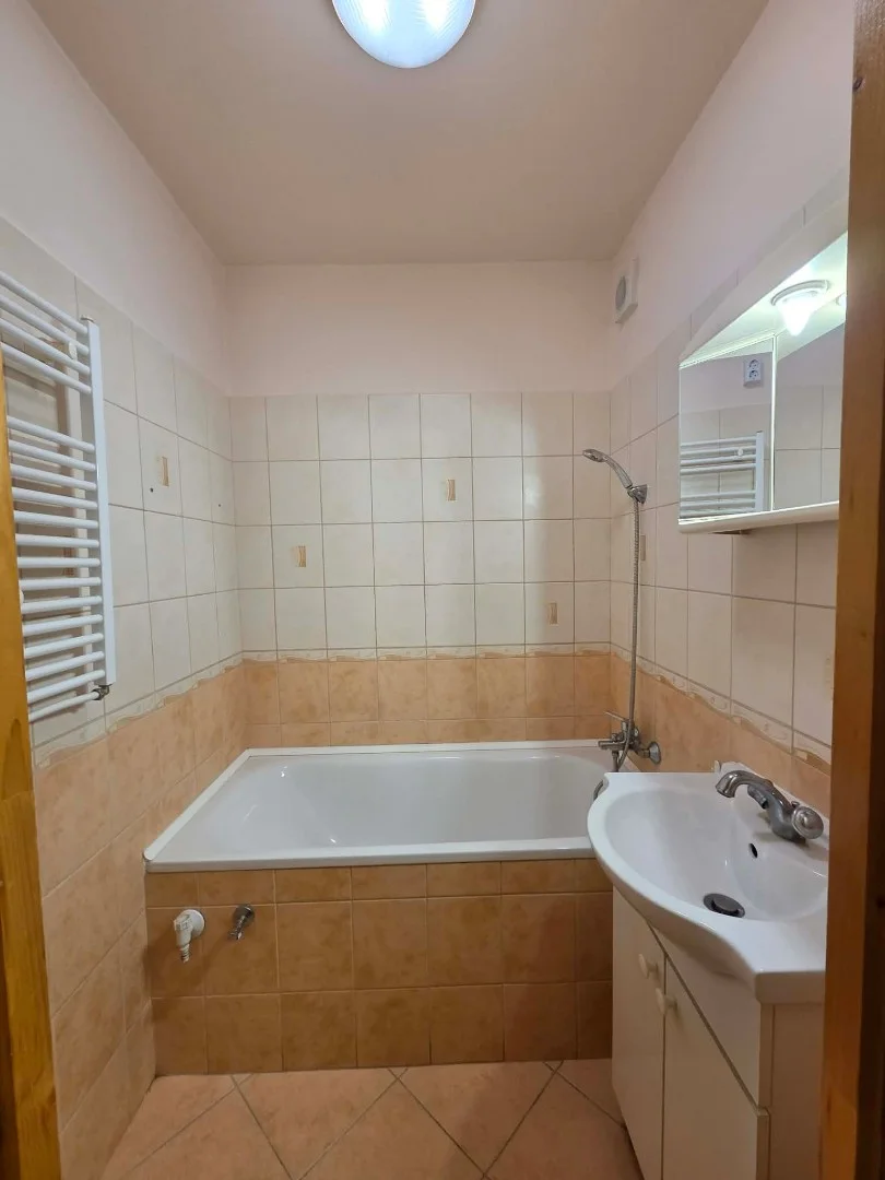 Eladó panel lakás Oroszlányon - Kép 2