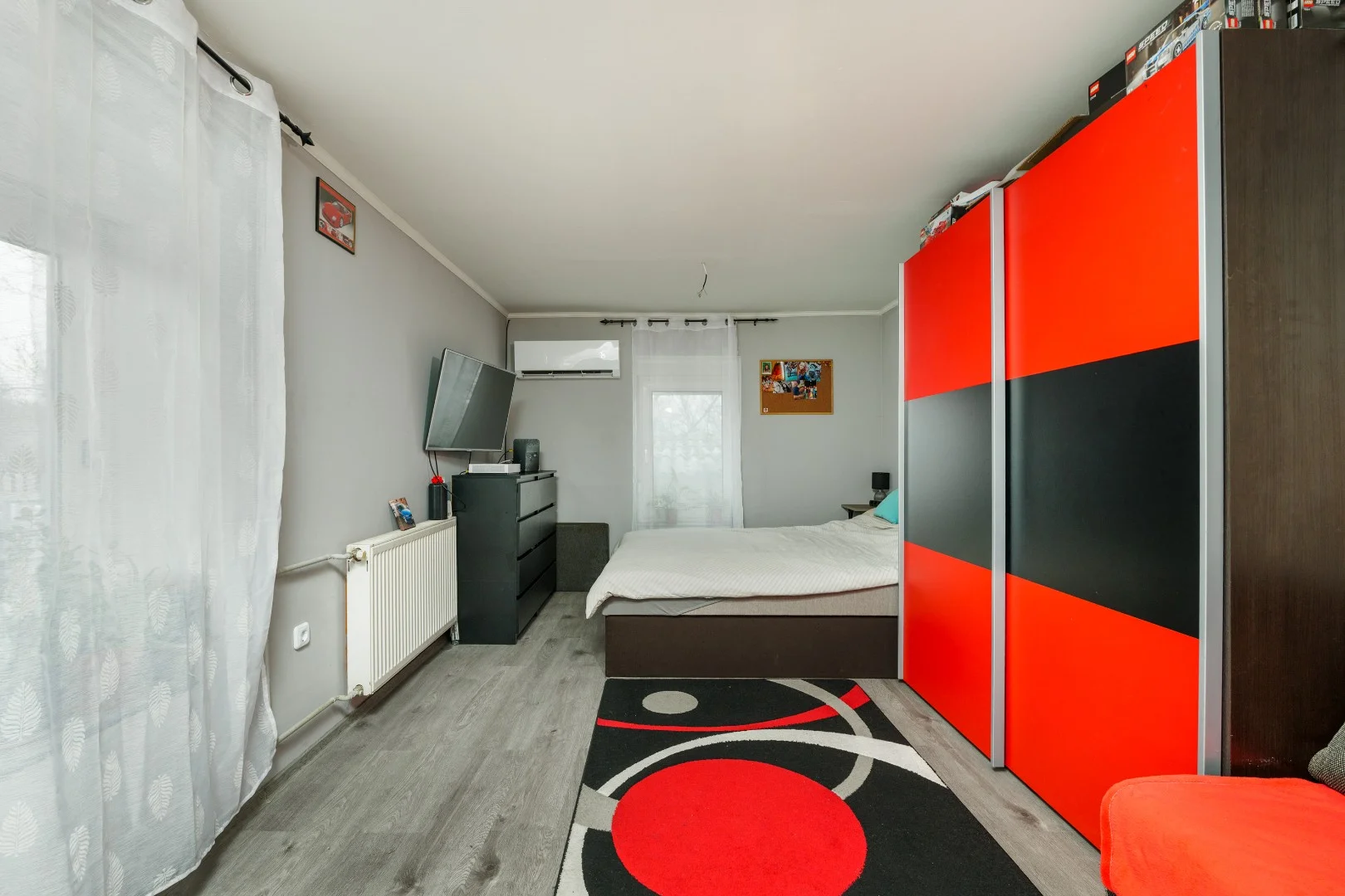 Eladó családi ház Sárisápon - Kép 20