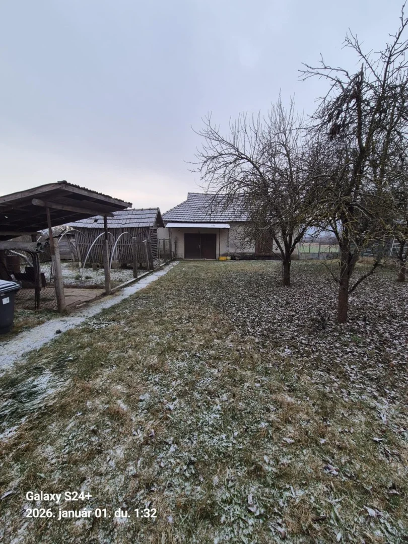 Eladó tégla lakás Szalonnan - Kép 9